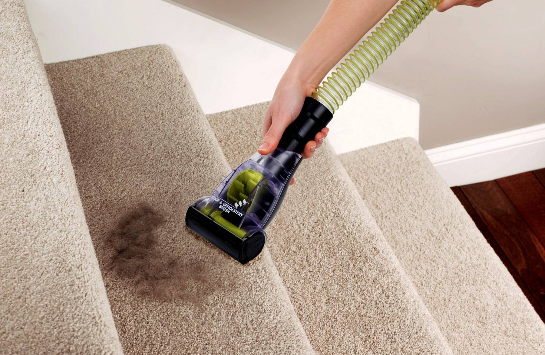 Как быстро и эффективно почистить ковёр в домашних условиях