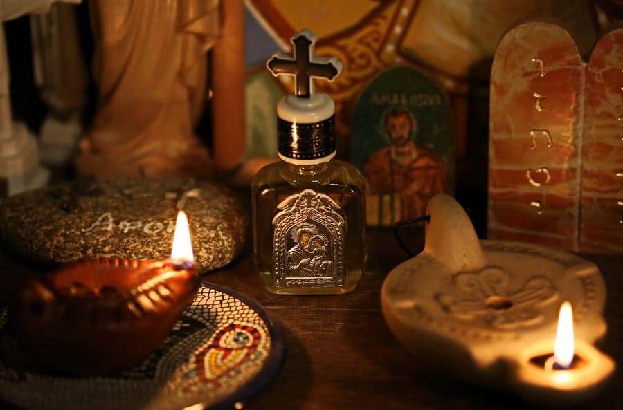 Освященное масло — источник духовных сил и средство телесного врачевания