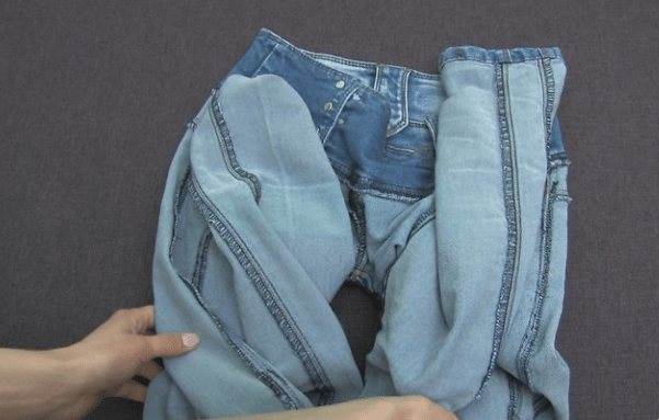 Как быстро высушить джинсы после стирки: дома и на улице