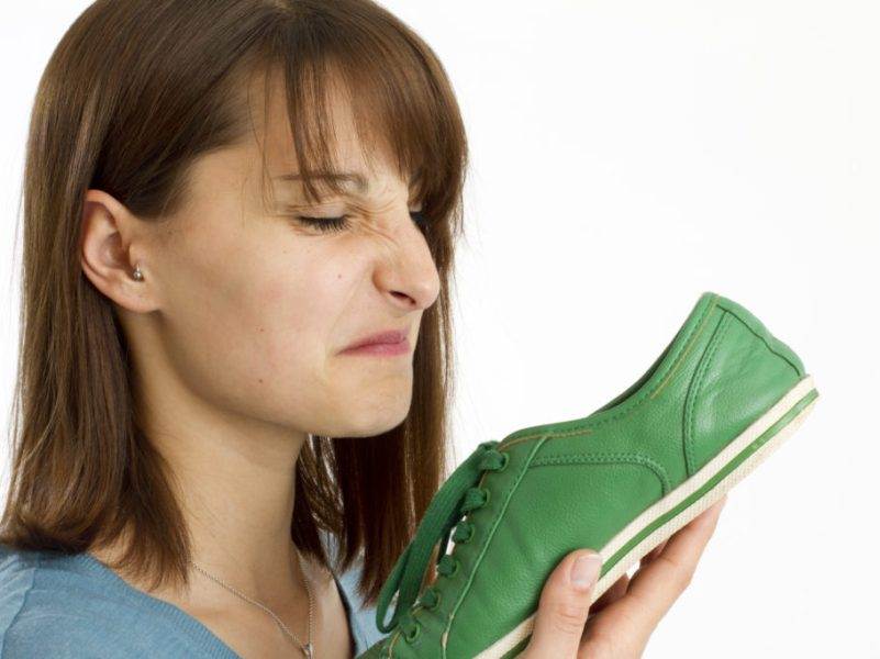 11 способов быстро избавиться от запаха ???? обуви