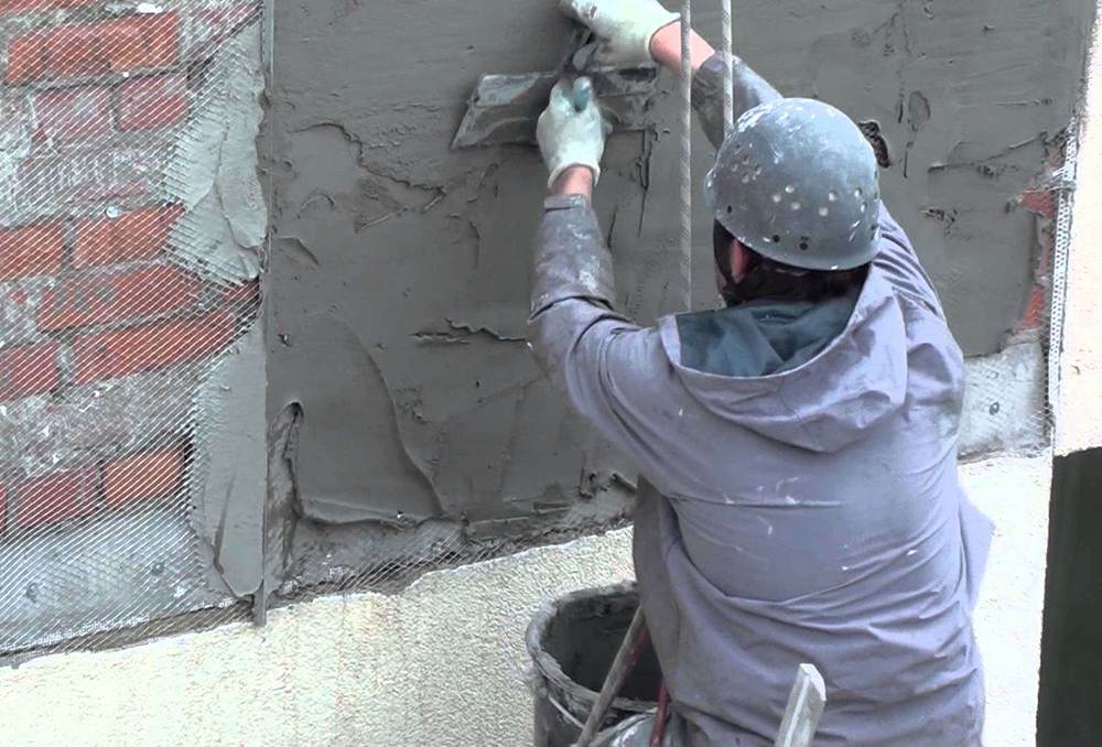 Штукатурка кирпичной стены профессиональным методом: как заштукатурить своими руками гипсовой или цементной смесью, чем лучше проводить работы внутри или снаружи квартиры