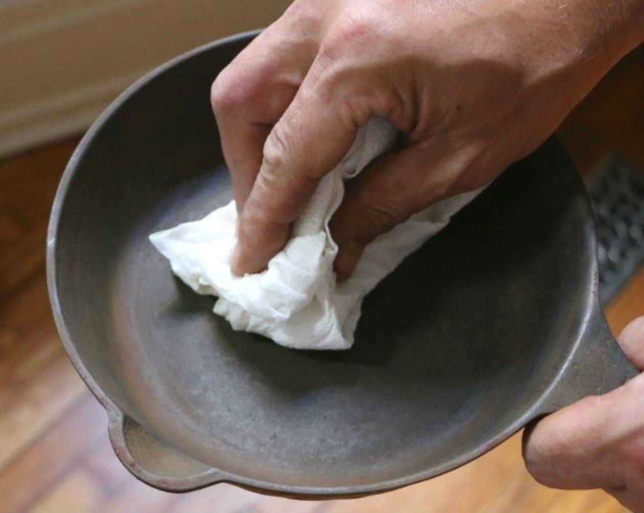 Как убрать запах рыбы с рук ?, одежды, посуды: чем можно быстро вывести аромат копченой, жареной, соленой или свежей рыбки в домашних условиях