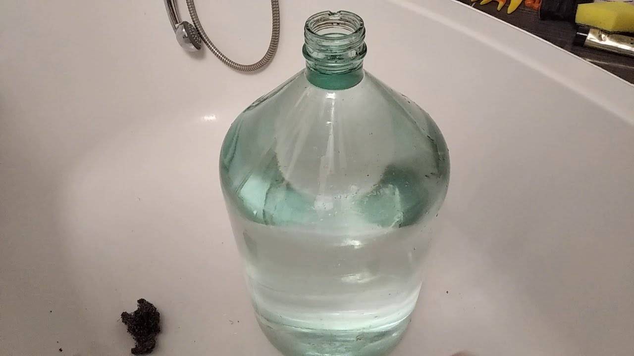 Как просто очистить большую бутыль от зелёного налёта внутри
