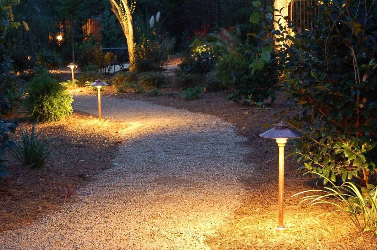 Проводка освещения в саду вдоль дорожки: инструкция с фото