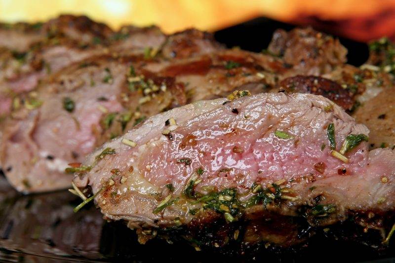 Свинина в духовке — рецепты вкусного запекания сочного мяса