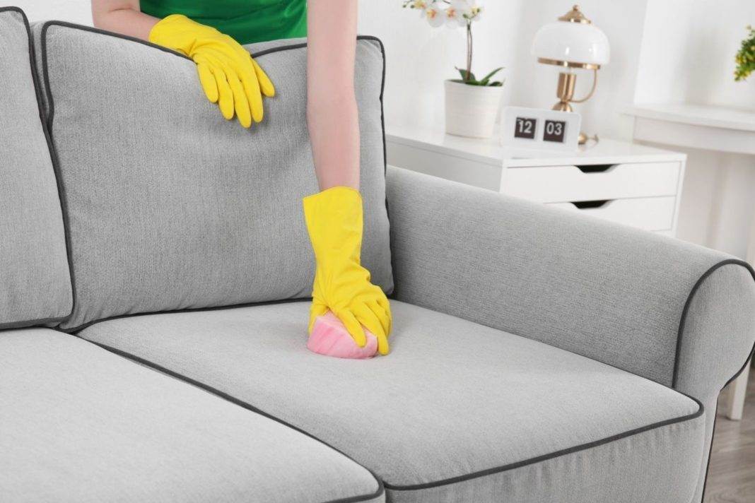 Как избавиться от запаха сырости в диване? средства от грибка для мебели