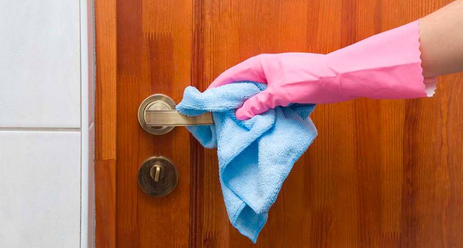 Чем мыть двери межкомнатные: правила бережного ухода