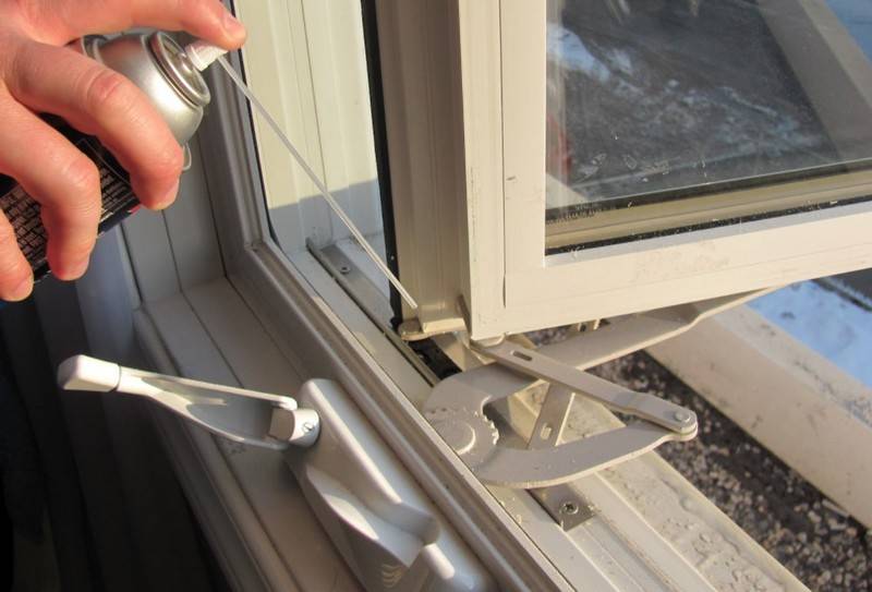 Чем и как правильно смазывать пластиковые окна?
