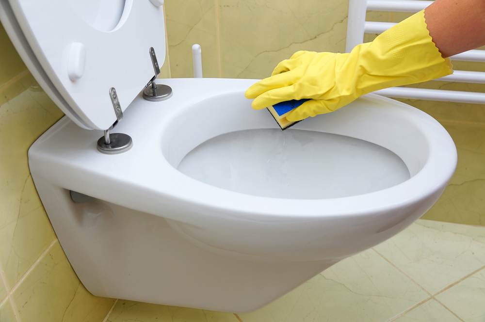 Как очистить унитаз от ржавчины в домашних условиях: чем отмыть, удалить ржавые потеки, где спускается вода, убрать, почистить