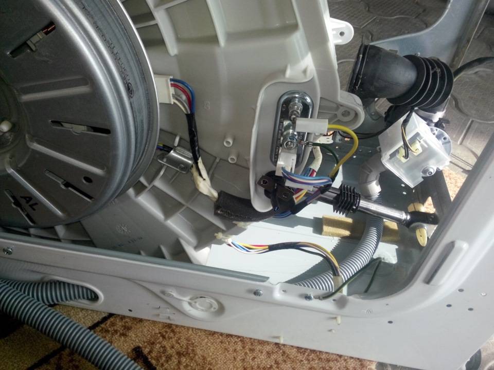 Почему пищат щетки электродвигателя стиральной машины. быстрая замена щеток на двигателе стиральной машины своими руками
