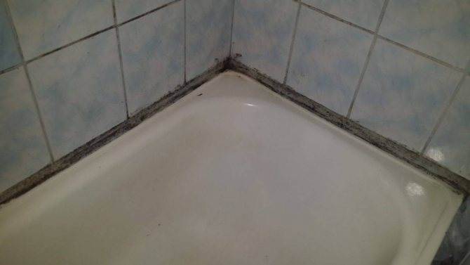Чем закрыть щель между ванной и стеной: заделка больших дырок расстоянием 5 и 10 см