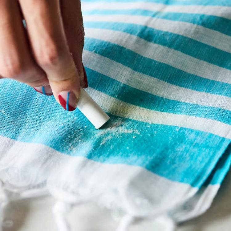 Как вывести масляное пятно с одежды: в домашних условиях