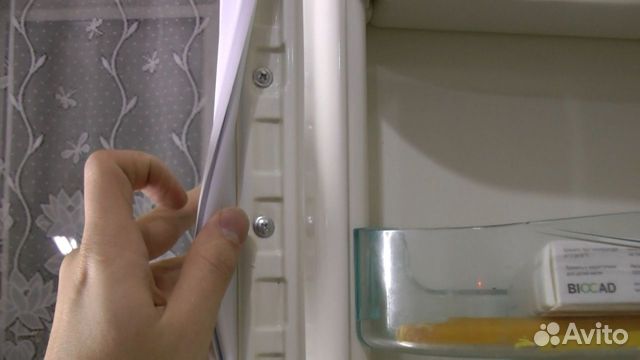 Каким клеем можно приклеить резинку (уплотнитель) на двери холодильника?