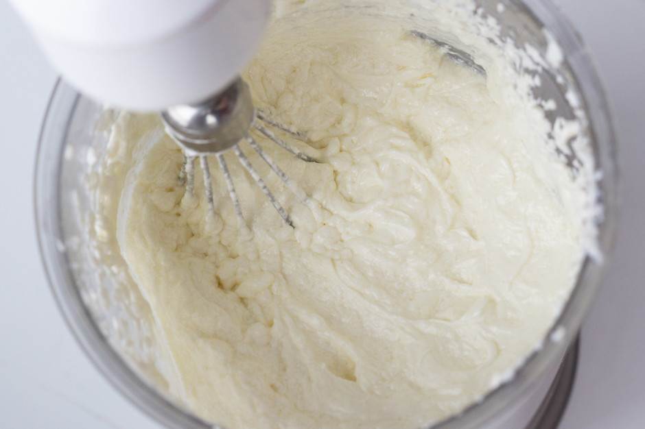 Как исправить жидкий сметанный крем для торта. как загустить сметанный крем