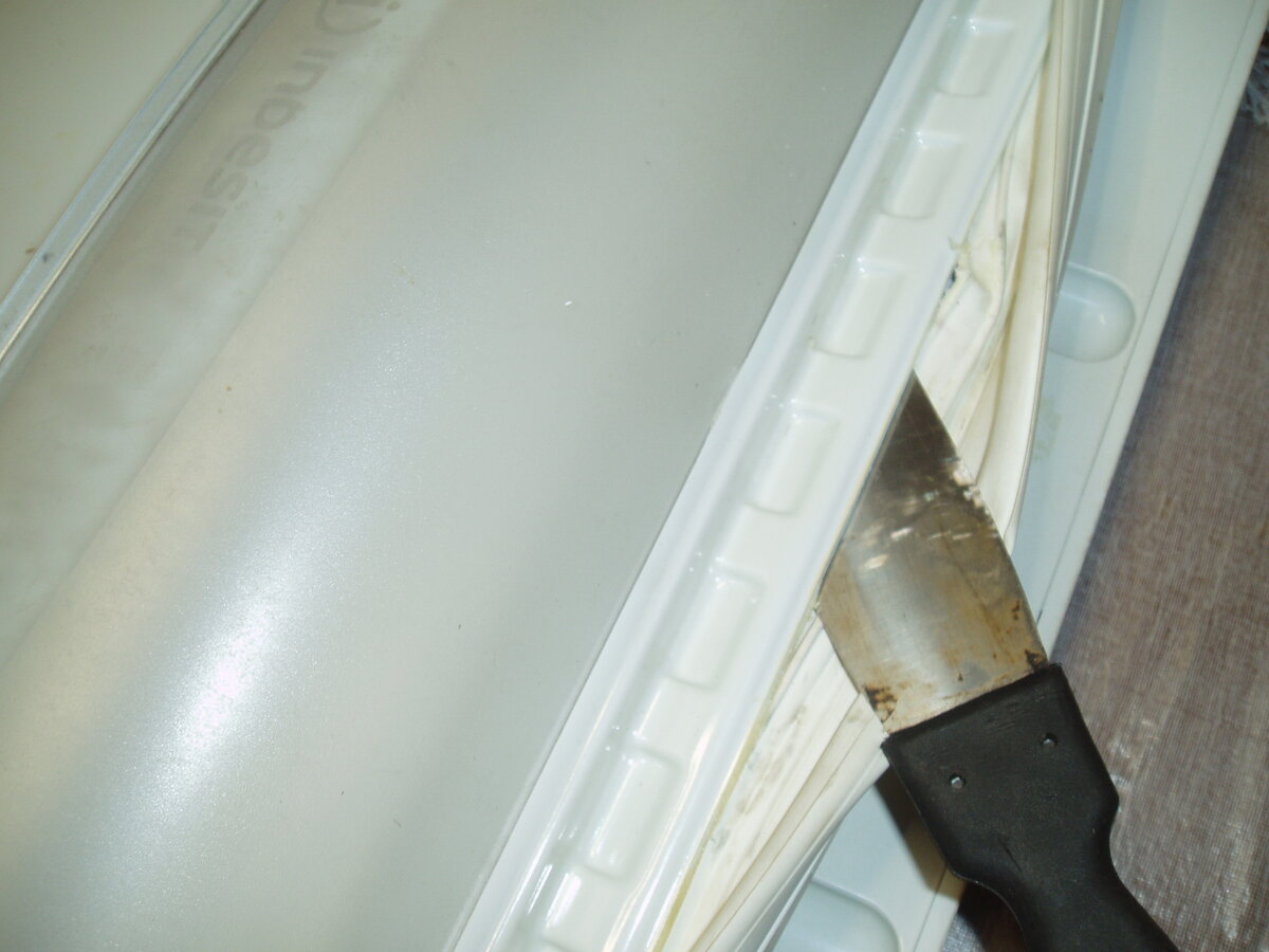 Уплотнитель для холодильника: замена резинки на двери, как поменять на индезит своими руками, чем приклеить
уплотнитель для холодильника: 2 причины для замены – дизайн интерьера и ремонт квартиры своими руками