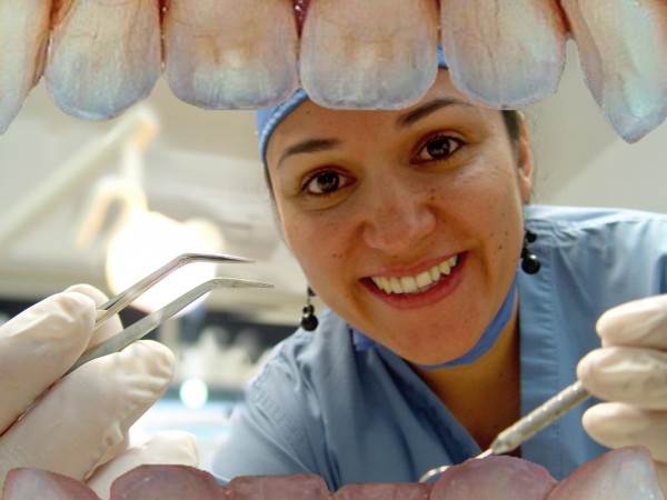 Профессия стоматолог: описание, все плюсы и минусы работы врача