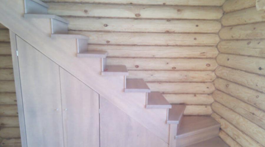 Выбор краски и технология окрашивания деревянной лестницы внутри дома