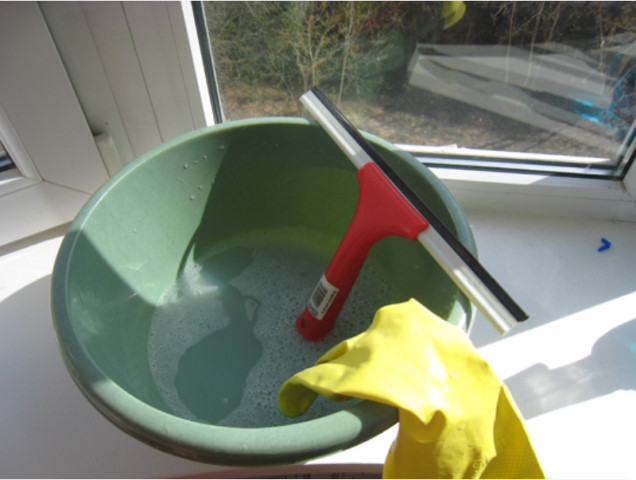 Как очистить стекла от краски в домашних условиях