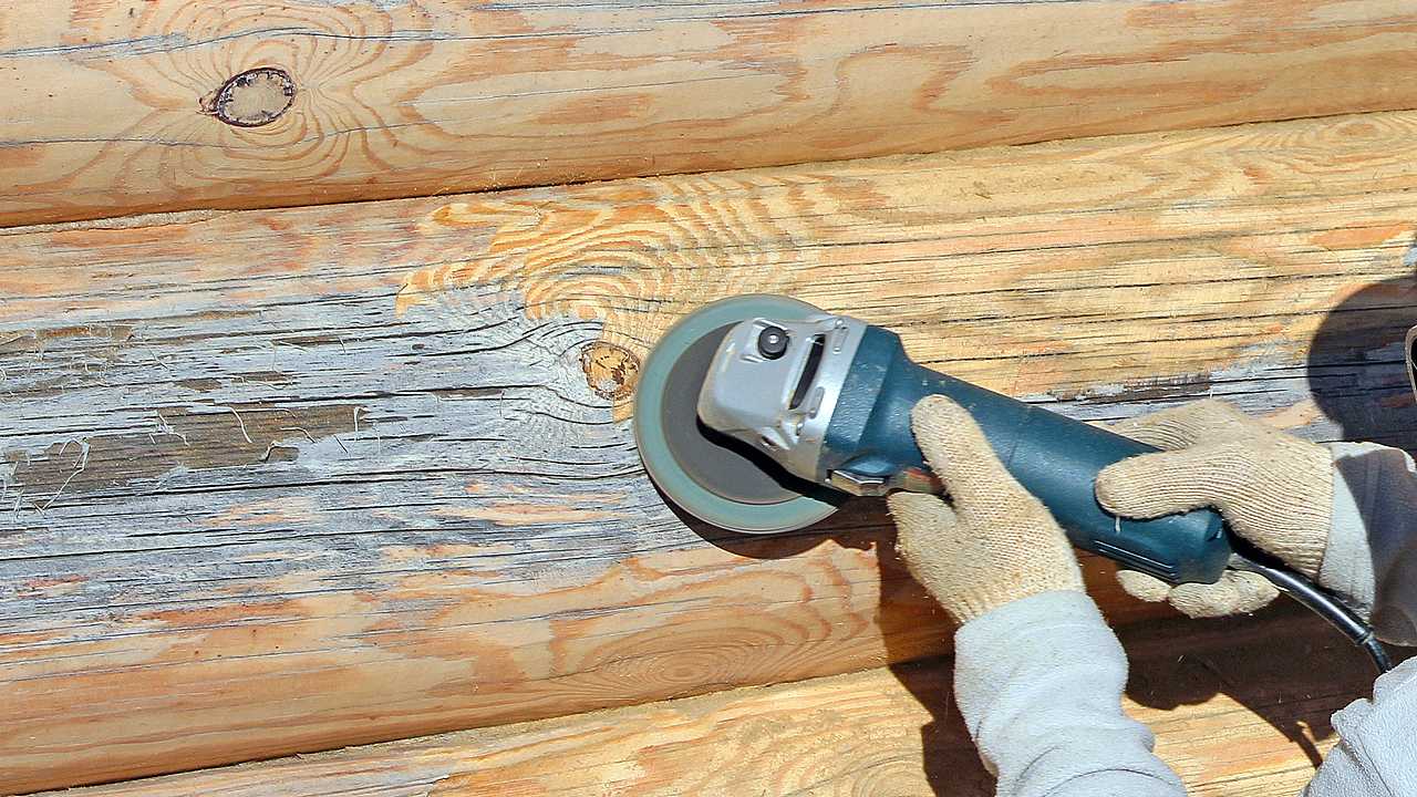 Как снять старый слой краски с древесины