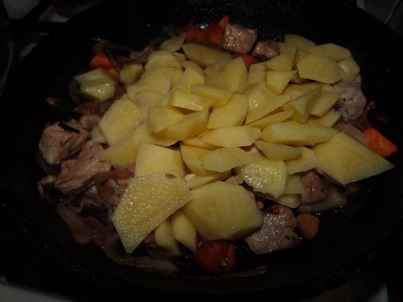 Как приготовить картошку с тушенкой: пошаговые рецепты