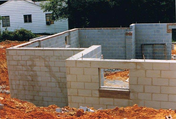 Строительство дома из шлакоблоков – строим с нуля своими руками