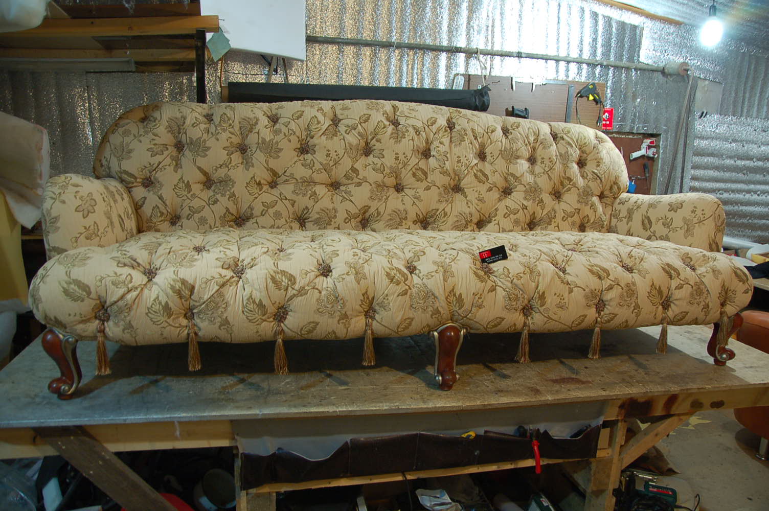 отремонтировать старый диван своими руками