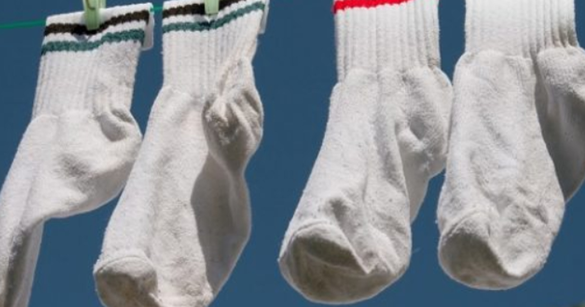 Как отстирать белые носки — домашние советы