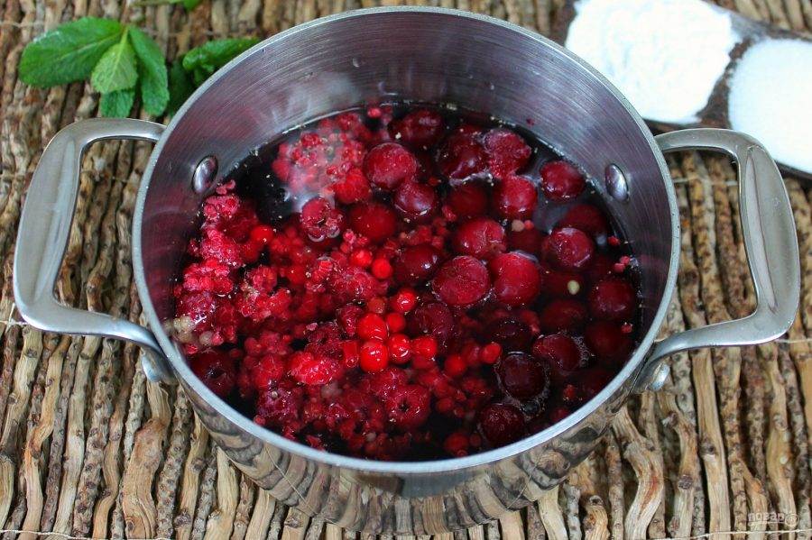 Компот из замороженных ягод: рецепты, как варить на зиму