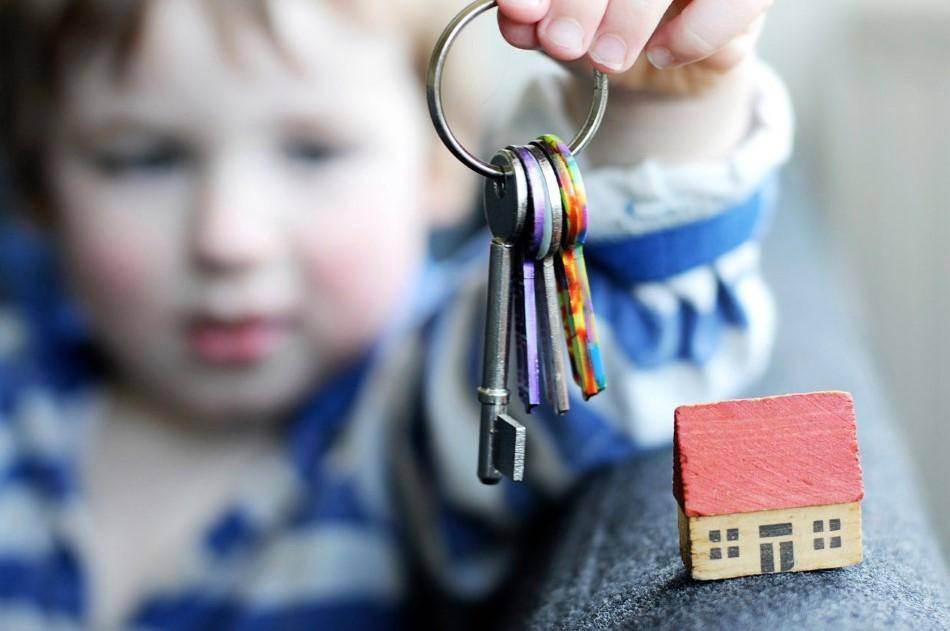 Оформление квартиры на несовершеннолетнего ребенка: плюсы и минусы
