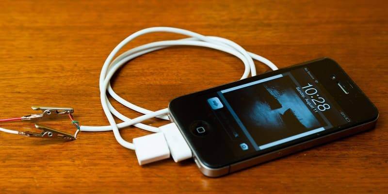8 способов, как без зарядки зарядить телефон