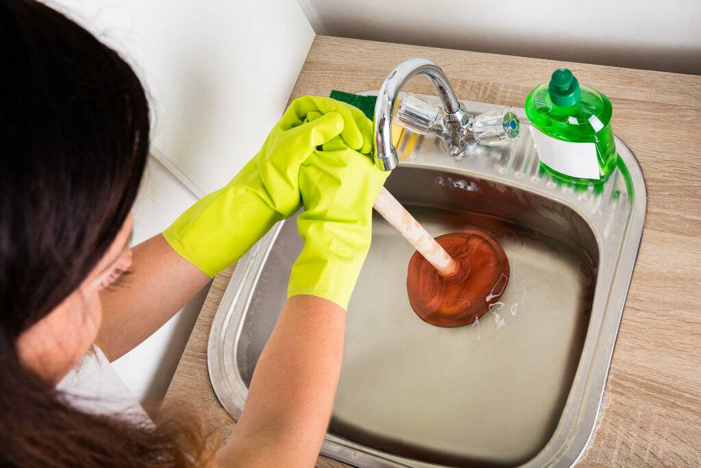 Как прочистить засор в раковине: эффективные способы и методы борьбы с проблемой