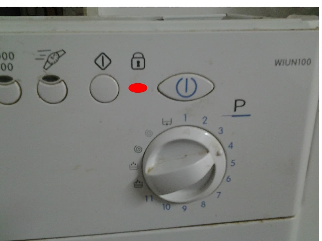Индезит горят все индикаторы что делать. почему мигают все индикаторы на стиральной машине indesit
