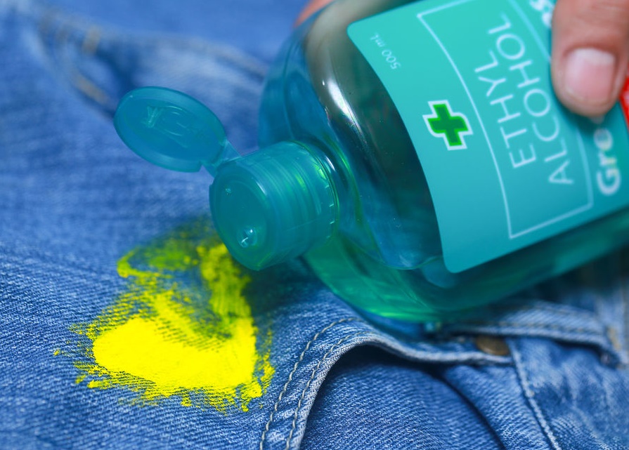 Как вывести краску с джинсов в домашних условиях