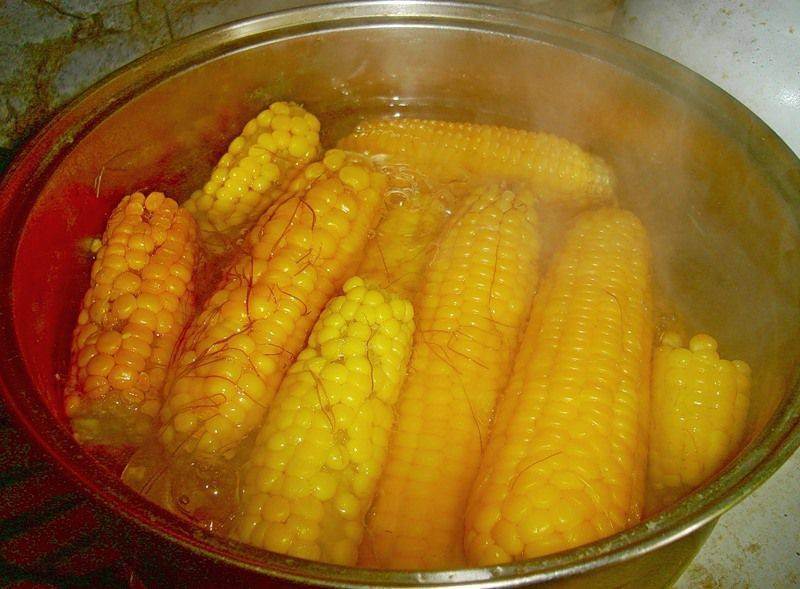 Как варить кукурузу в кастрюле: 6 правильных рецептов