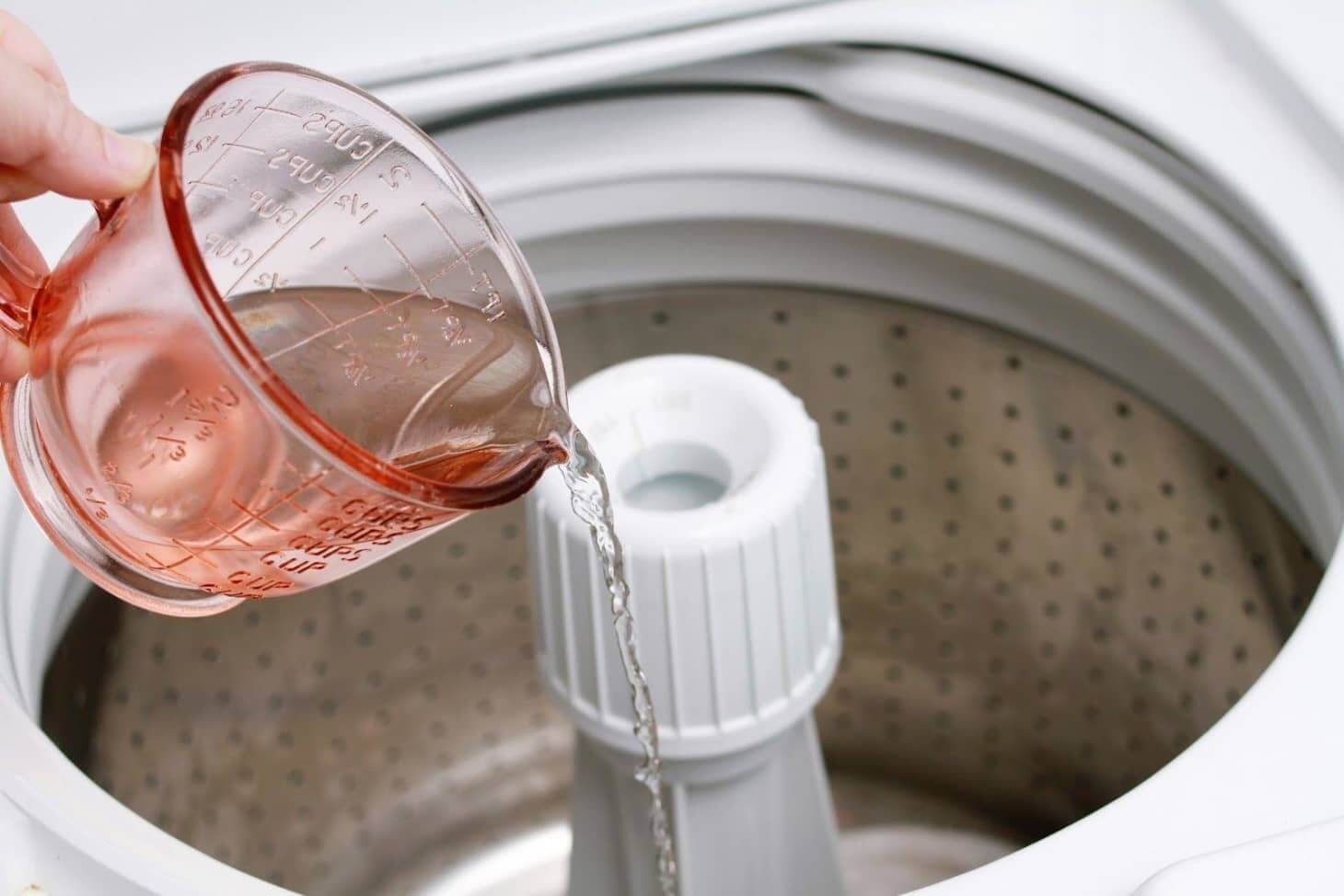Белье после стирки в стиральной машине плохо пахнет: причины и способы устранения проблемы