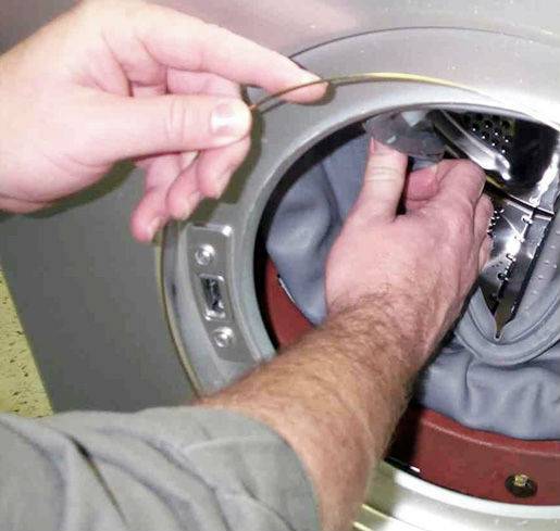 Замена манжеты люка стиральной машины: своими руками, сколько стоит ремонт, lg, bosch, samsung, индезит, аристон, атлант, занусси, сименс, electrolux