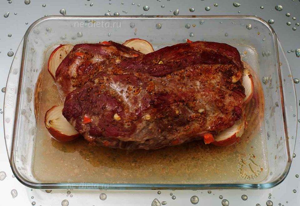 Свинина в духовке: 6 рецептов мягкого и нежного мяса, запеченного в духовке