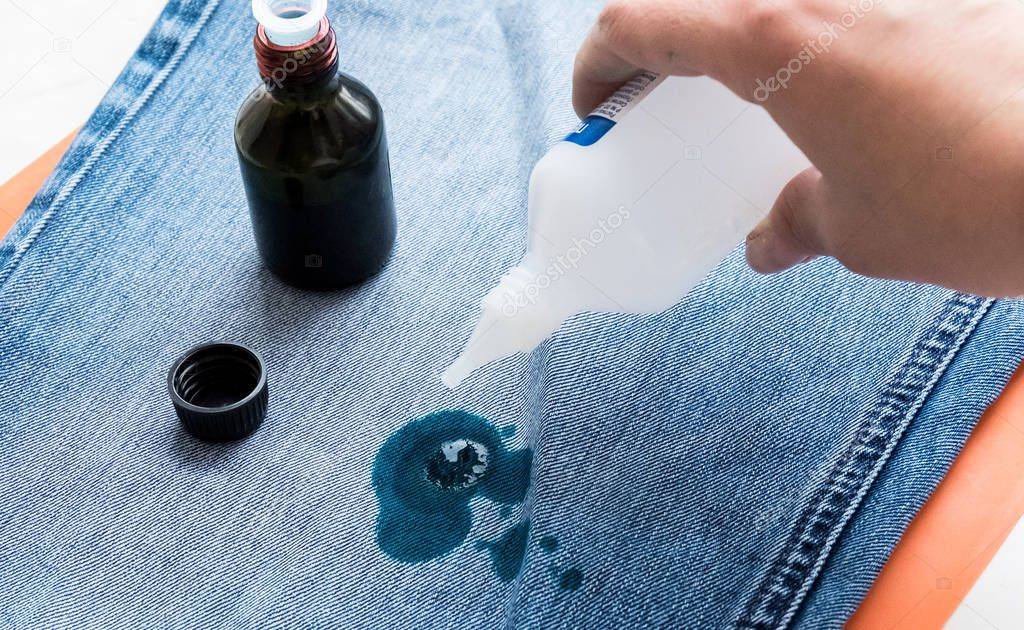 20 способов отмыть йод с линолеума, ковра, мебели, одежды и даже лица