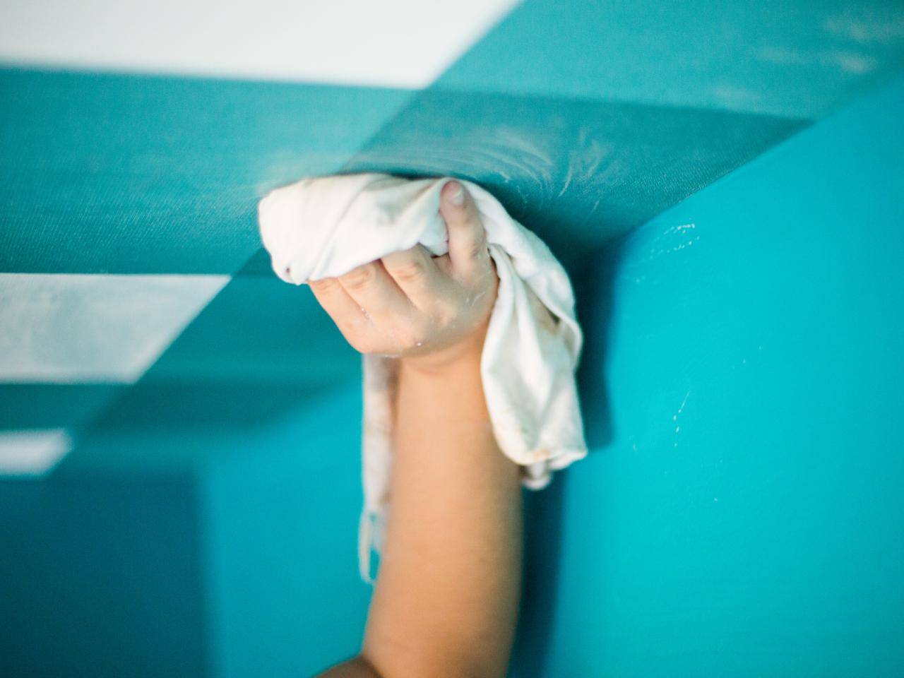 Как правильно мыть натяжные потолки в домашних условиях