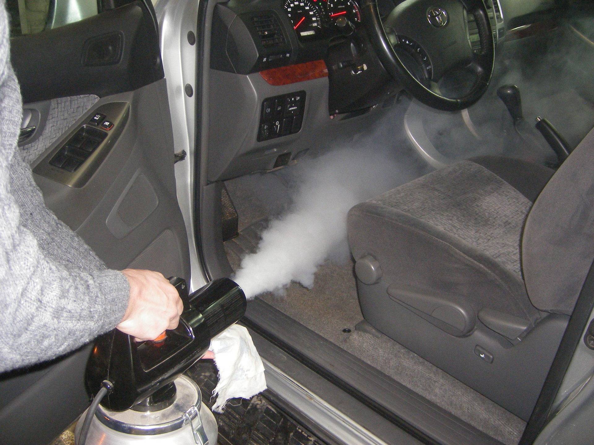 Как избавиться от неприятного запаха в салоне автомобиля