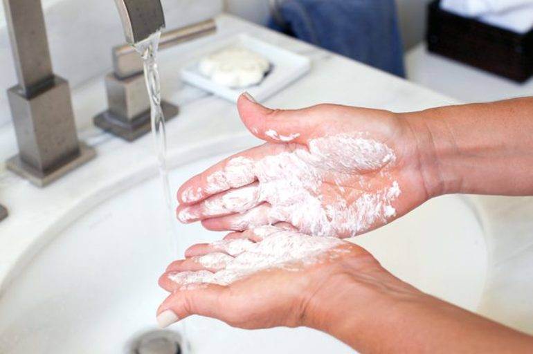 Как отмыть марганцовку с рук? - placeclean