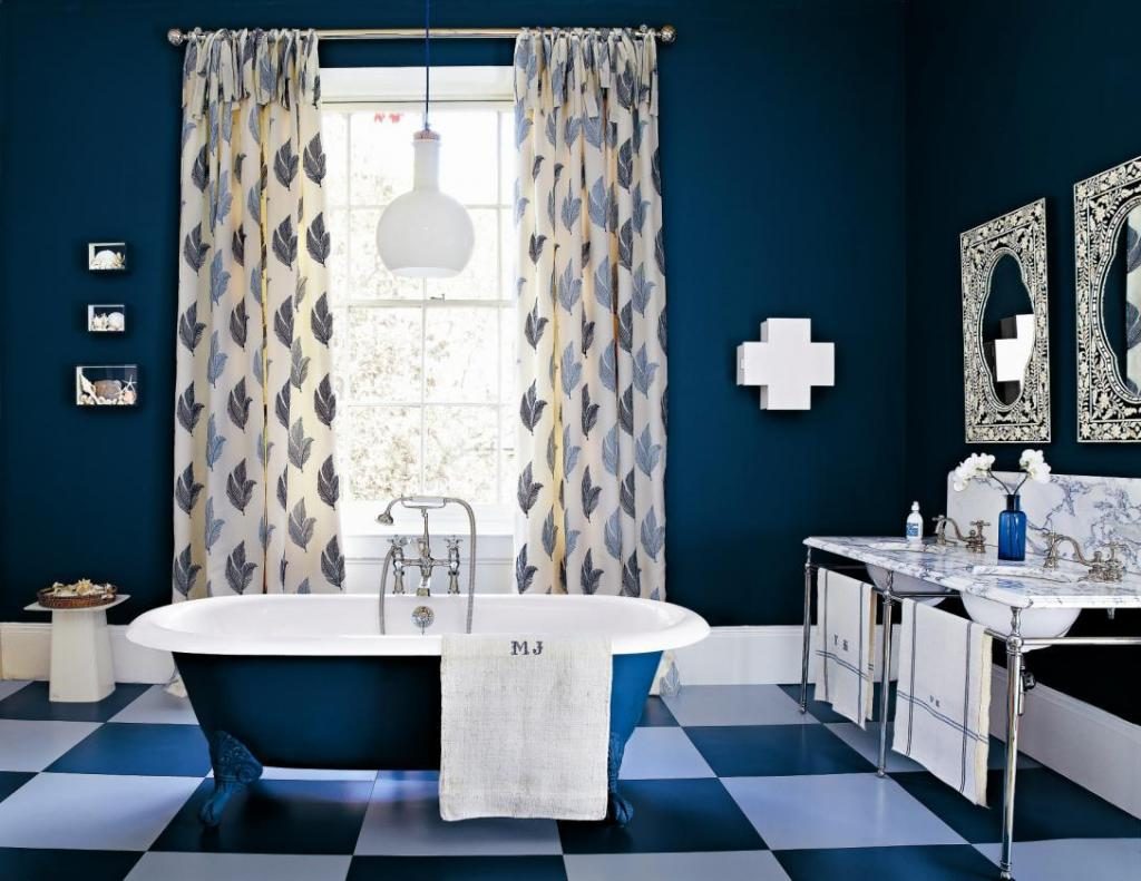 15 вариантов дизайна темно-синей ванной комнаты: стилевые решения, выбор материалов и освещение