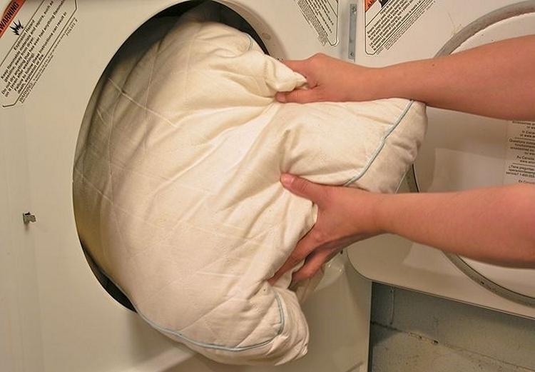 Как стирать подушки с наполнителем холлофайбер