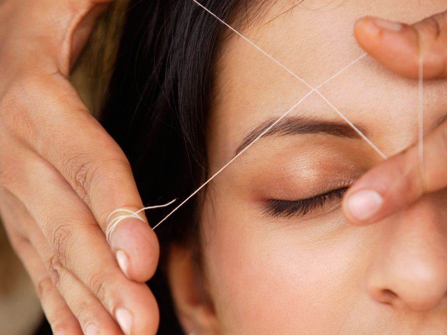 Удаление волос на лице нитью: подготовка, техника проведения эпиляции