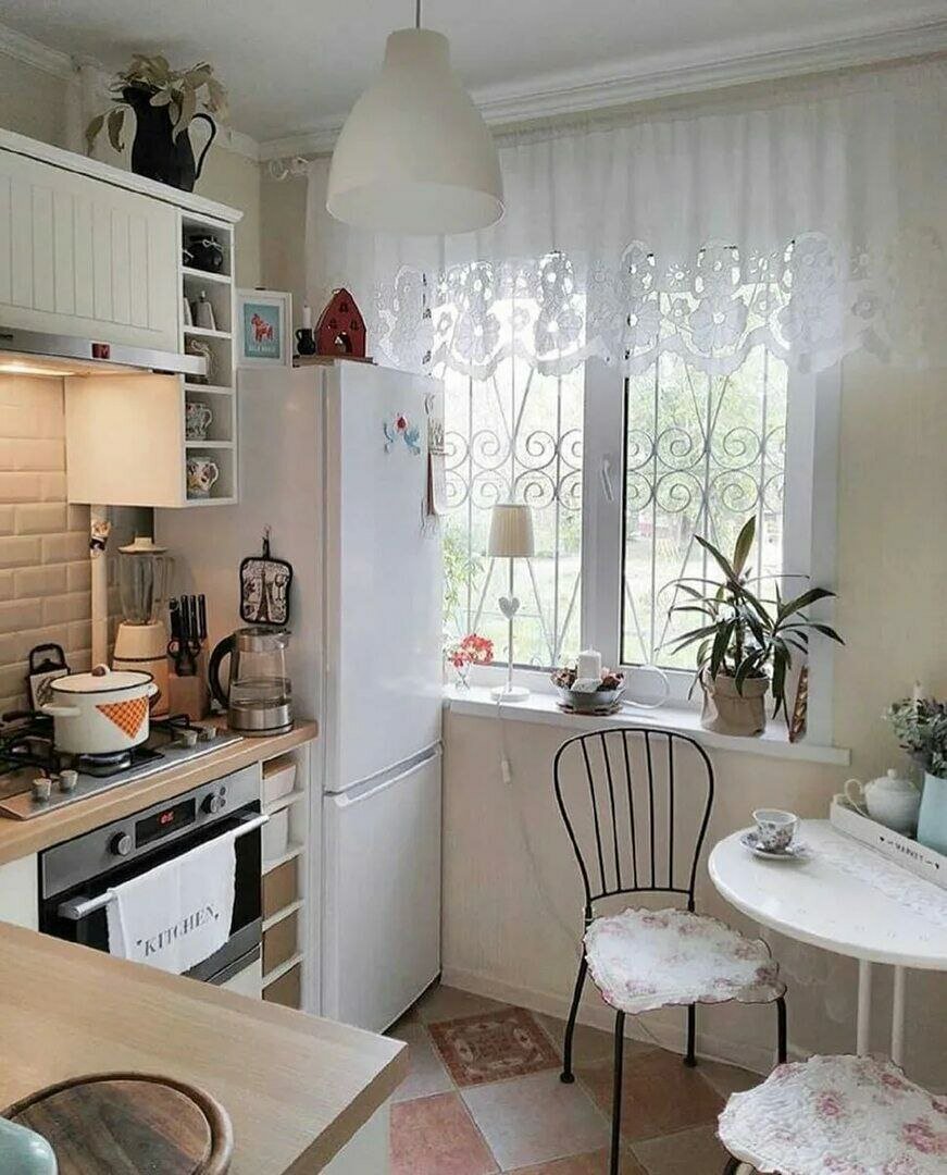 Дизайн кухни в хрущевке: 52 фото-идеи по оформлению кухни с холодильником и колонкой