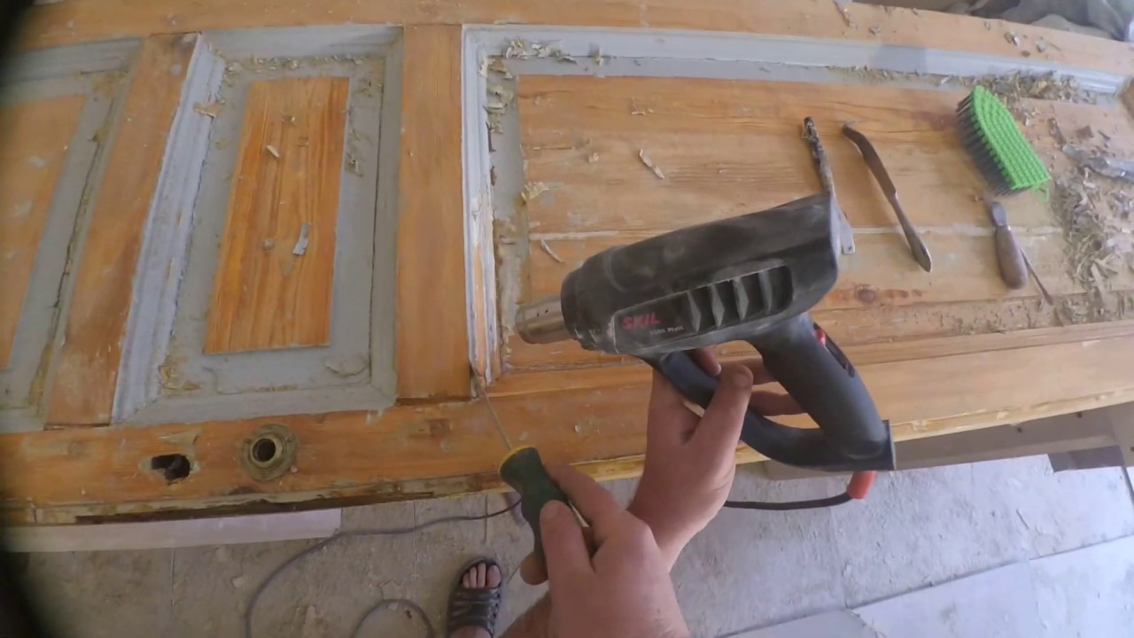 Как снять старую краску с двери деревянной и металиической: способы и средства