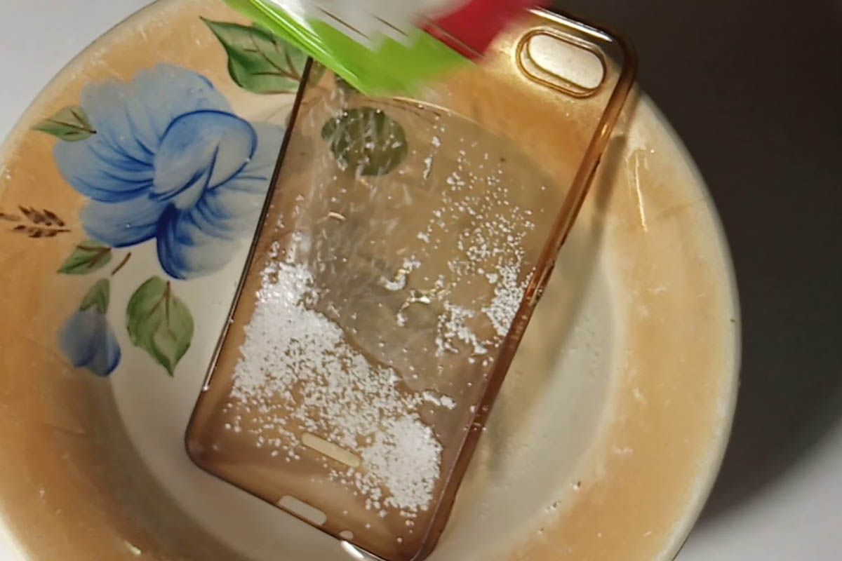 Как быстро отмыть силиконовый чехол для телефона от желтизны