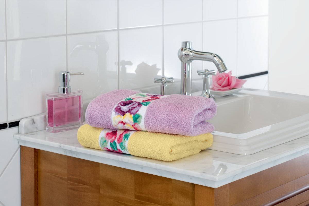 Как избавиться от запаха полотенец кухонных, почему после стирки полотенца пахнут сыростью
