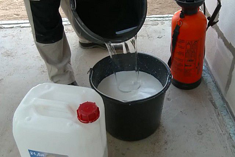 Чем развести водоэмульсионную краску и как правильно разбавить водой — remont-om