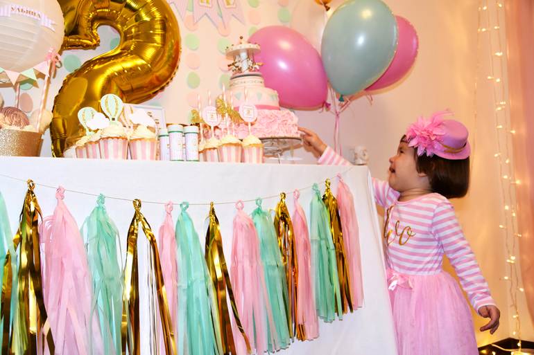Оформление детского дня рождения: как украсить комнату на годик и 2 девочке и мальчику
 - 52 фото
